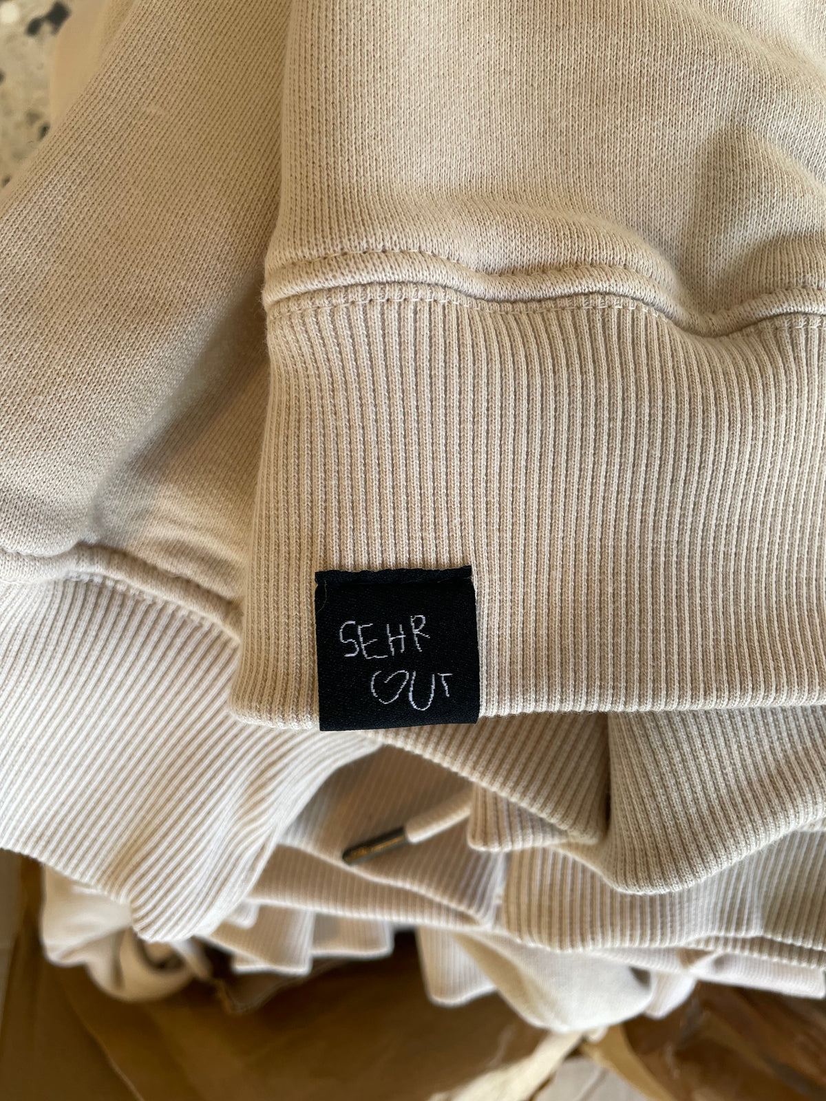 (alte kollektion) sehr guter oversize hoodie | rosa auf sand | bio baumwolle | unisex